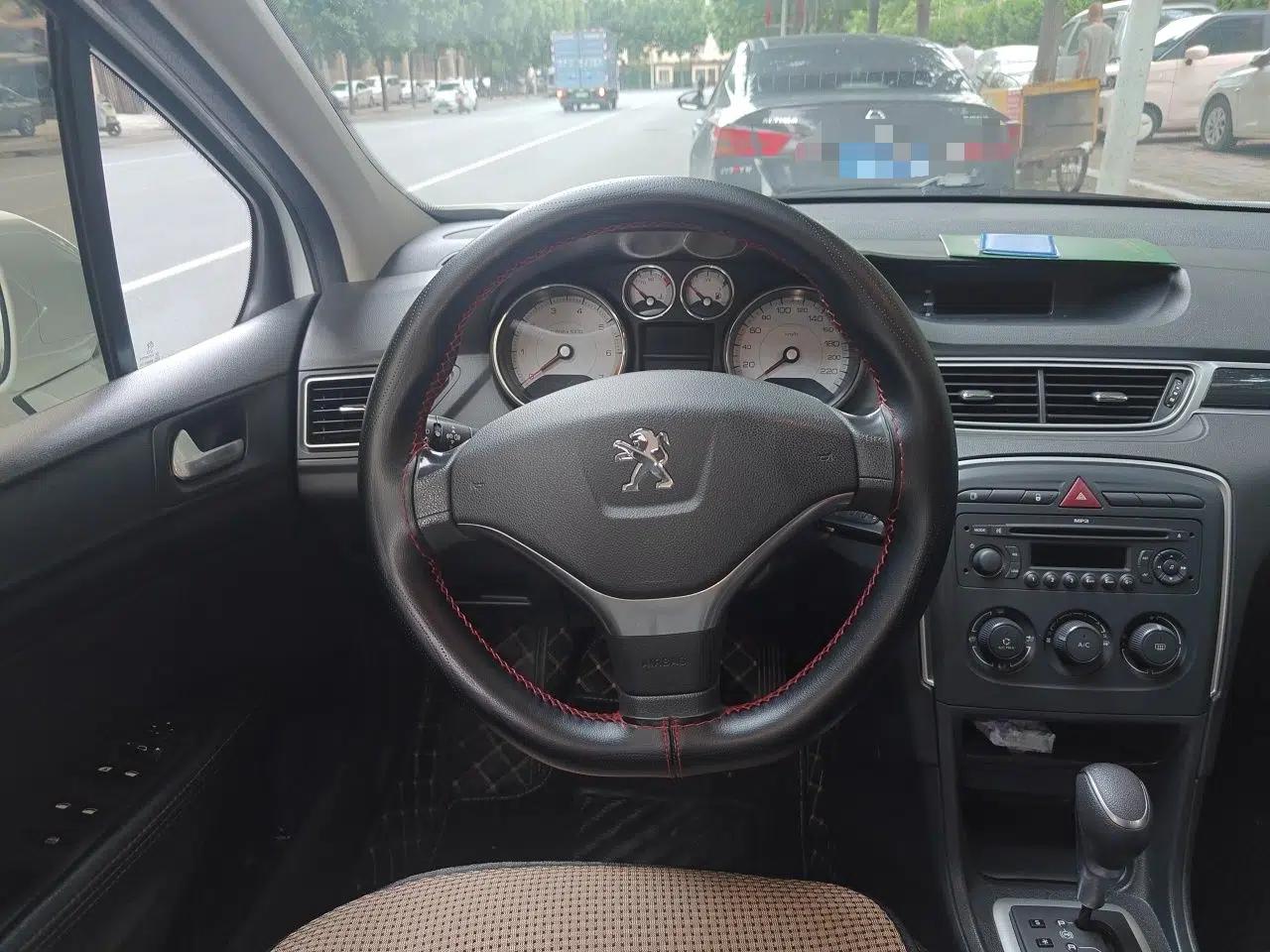 Peugeot 308 2014 Enjoy Edition Classic 1.6L Automatic Premium Model — миниатюра 11