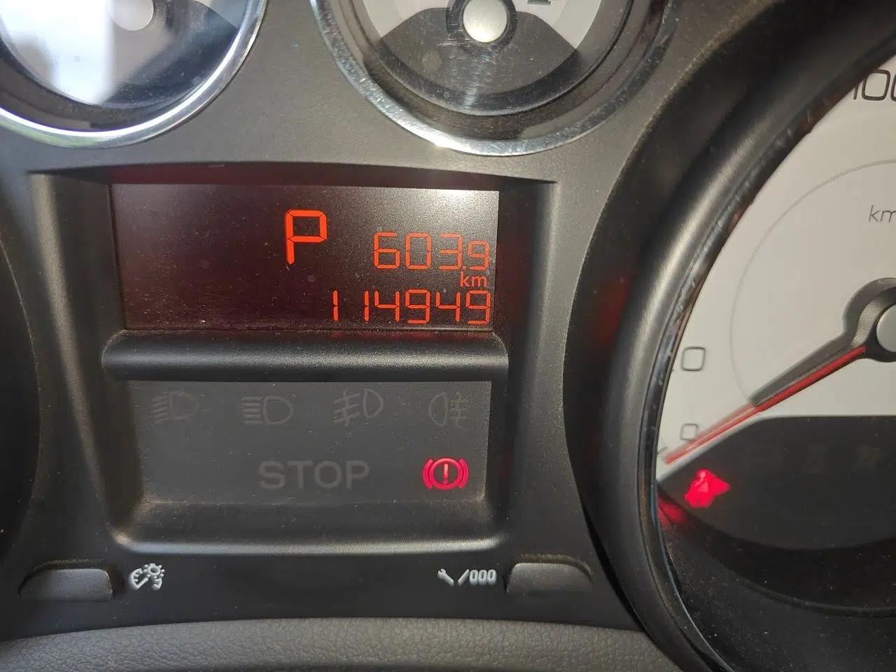Peugeot 308 2014 Enjoy Edition Classic 1.6L Automatic Premium Model — миниатюра 13