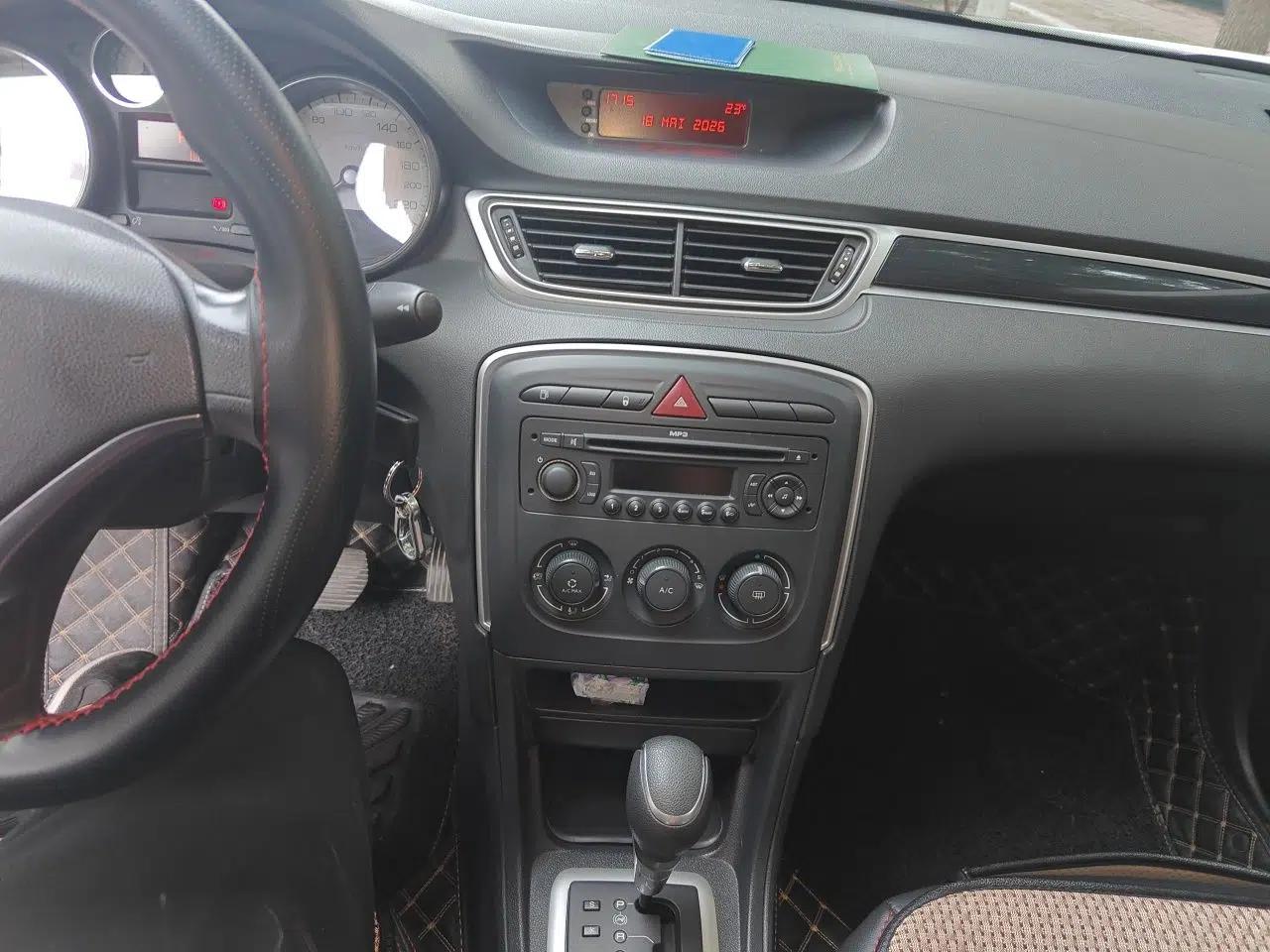 Peugeot 308 2014 Enjoy Edition Classic 1.6L Automatic Premium Model — миниатюра 14