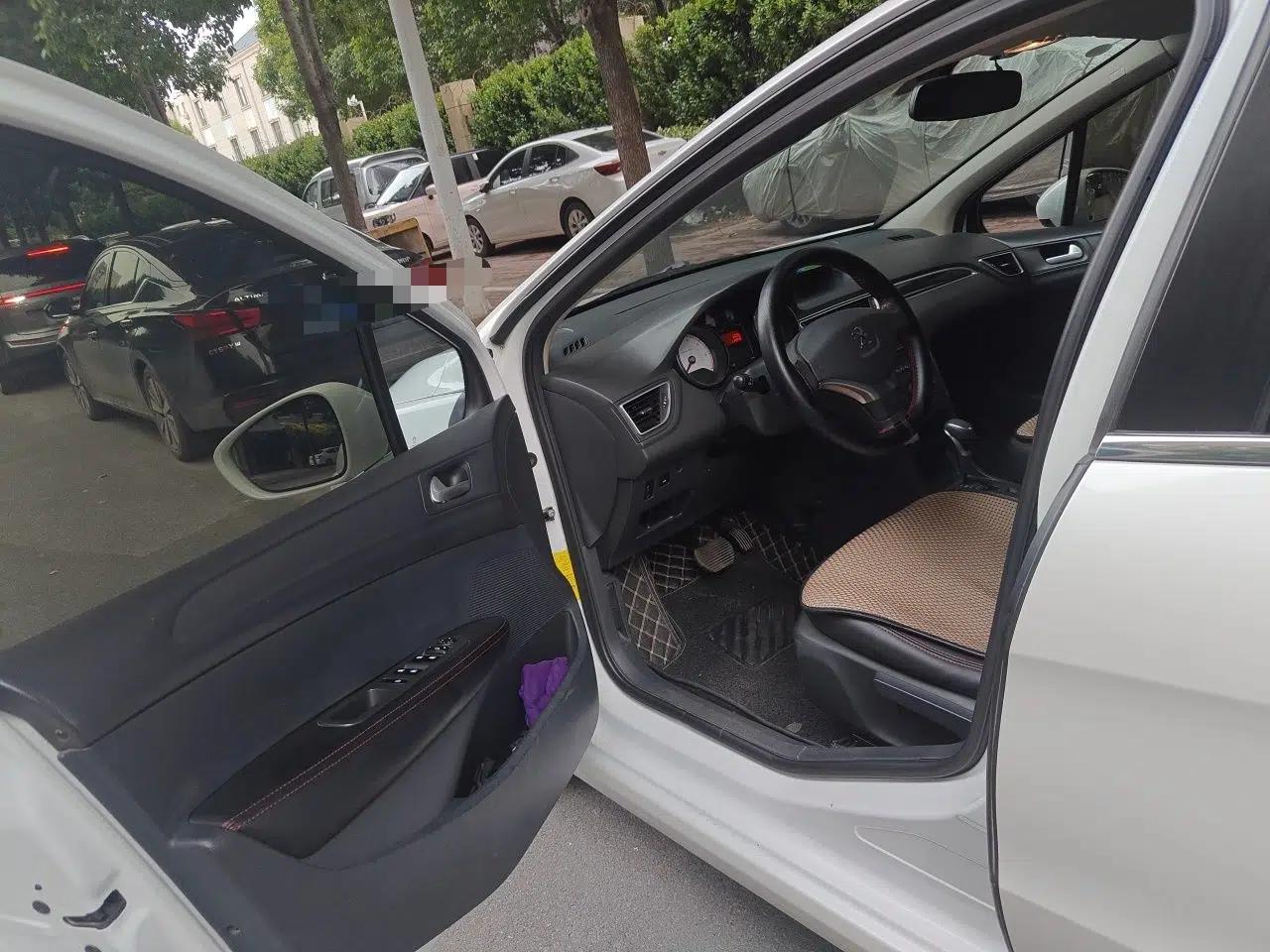 Peugeot 308 2014 Enjoy Edition Classic 1.6L Automatic Premium Model — миниатюра 17