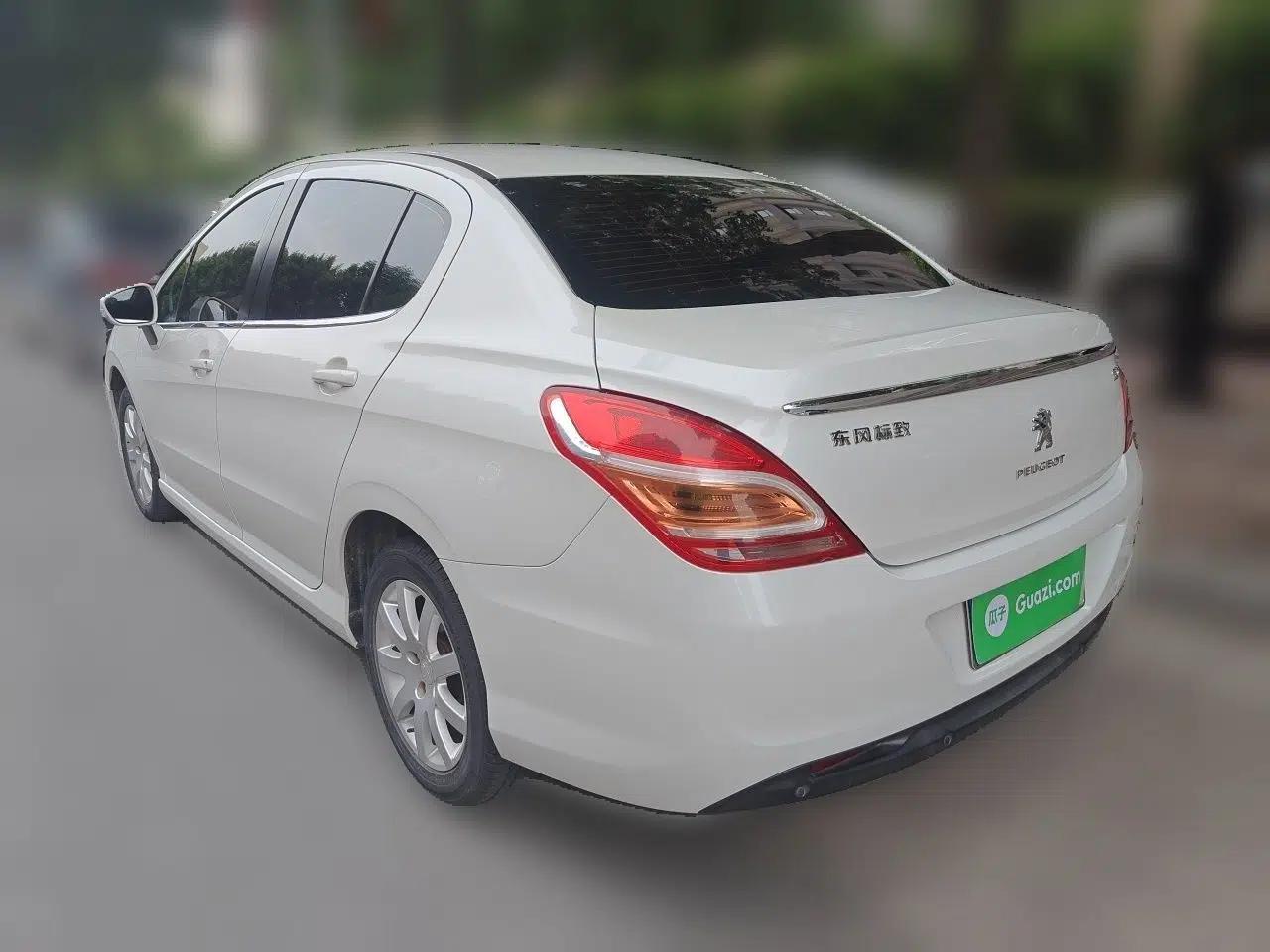 Peugeot 308 2014 Enjoy Edition Classic 1.6L Automatic Premium Model — миниатюра 4