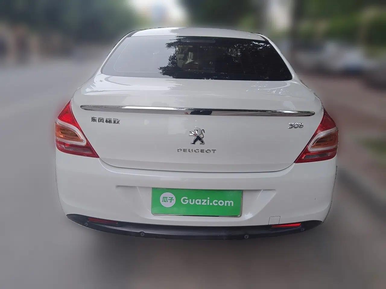 Peugeot 308 2014 Enjoy Edition Classic 1.6L Automatic Premium Model — миниатюра 5