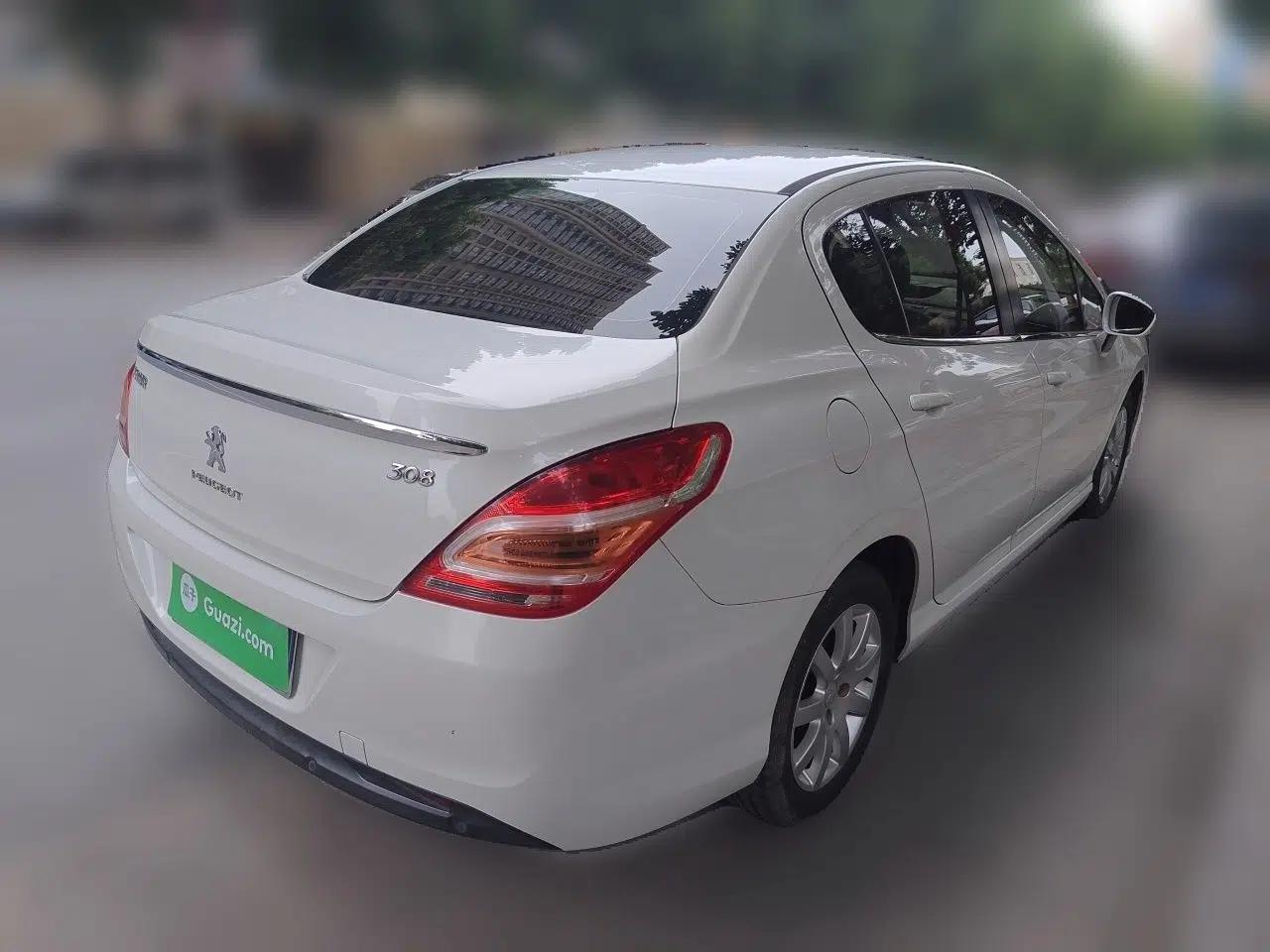 Peugeot 308 2014 Enjoy Edition Classic 1.6L Automatic Premium Model — миниатюра 6
