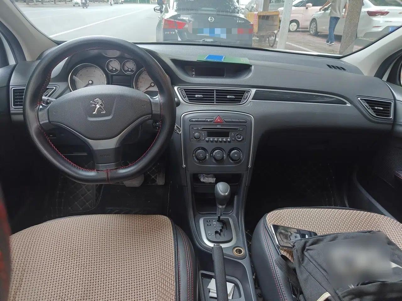 Peugeot 308 2014 Enjoy Edition Classic 1.6L Automatic Premium Model — миниатюра 10