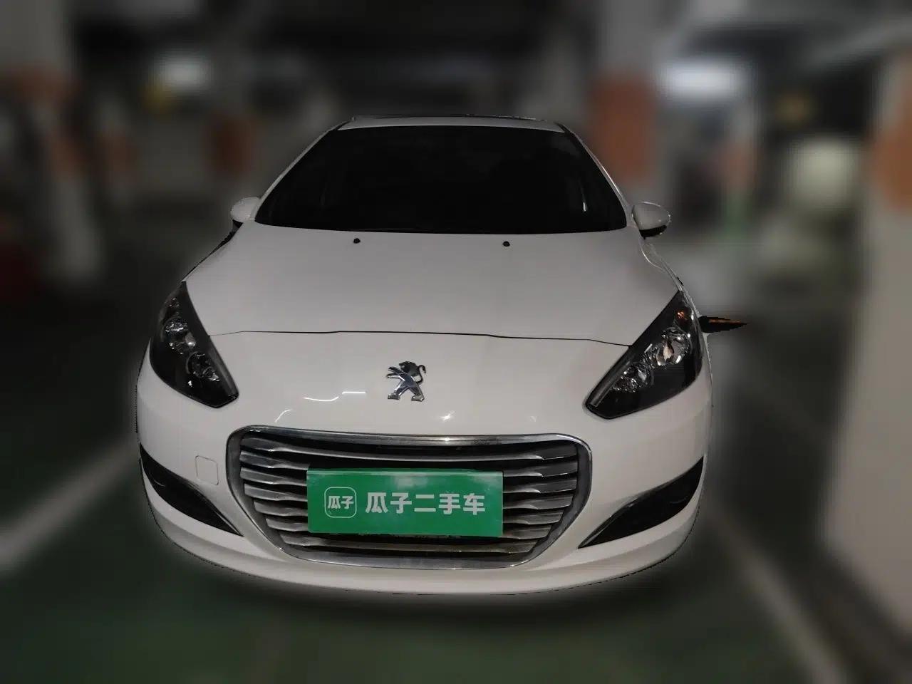 Peugeot 308 2012 1.6L Manual Fashion Edition — миниатюра 2