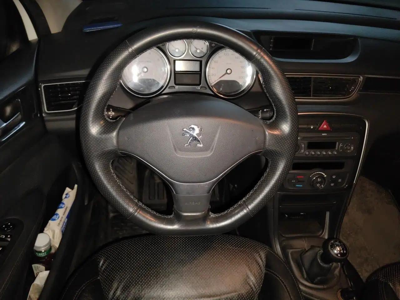 Peugeot 308 2012 1.6L Manual Fashion Edition — миниатюра 11