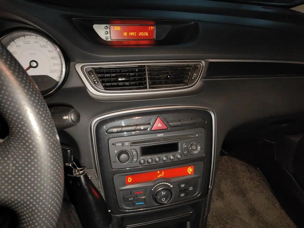 Peugeot 308 2012 1.6L Manual Fashion Edition — миниатюра 14