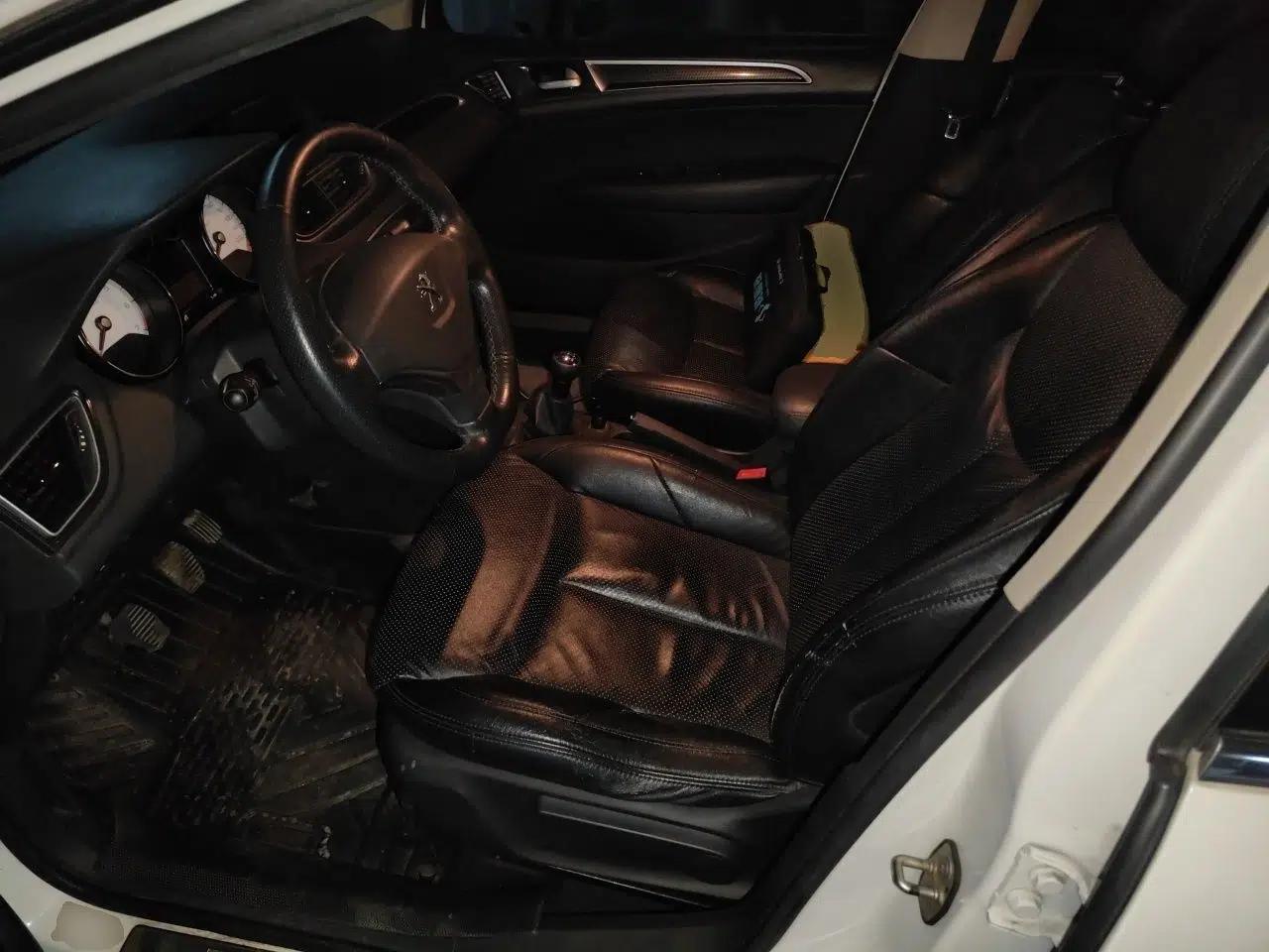 Peugeot 308 2012 1.6L Manual Fashion Edition — миниатюра 16