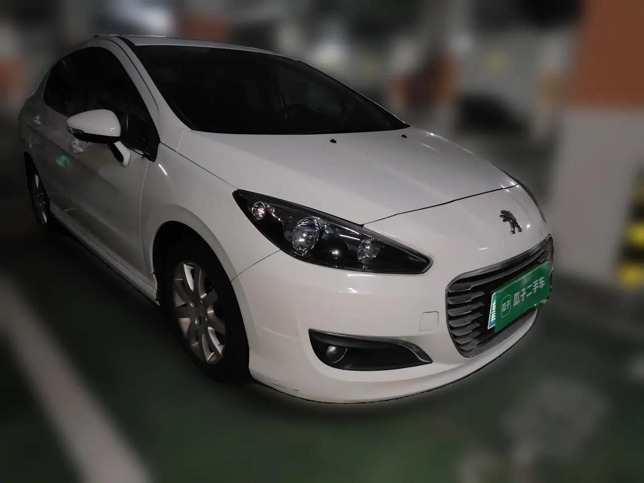 Peugeot 308 2012 1.6L Manual Fashion Edition — миниатюра 3