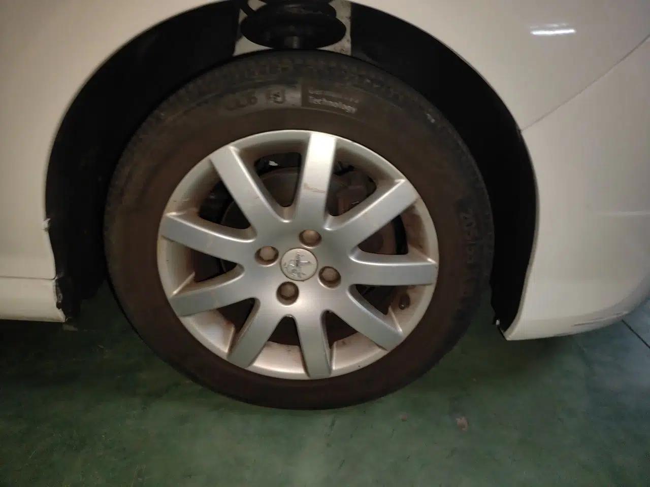 Peugeot 308 2012 1.6L Manual Fashion Edition — миниатюра 8