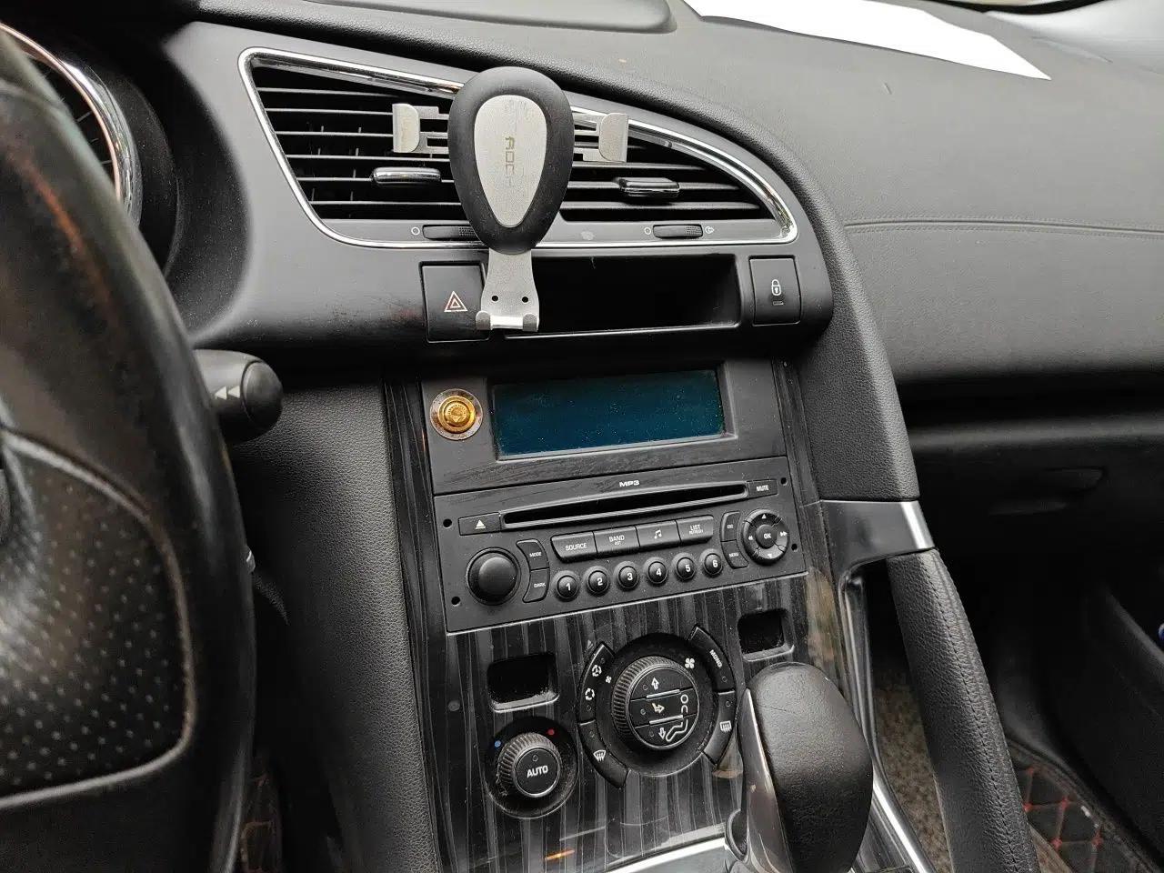 Peugeot 3008 2013 2.0L Automatic Trend Edition — миниатюра 14