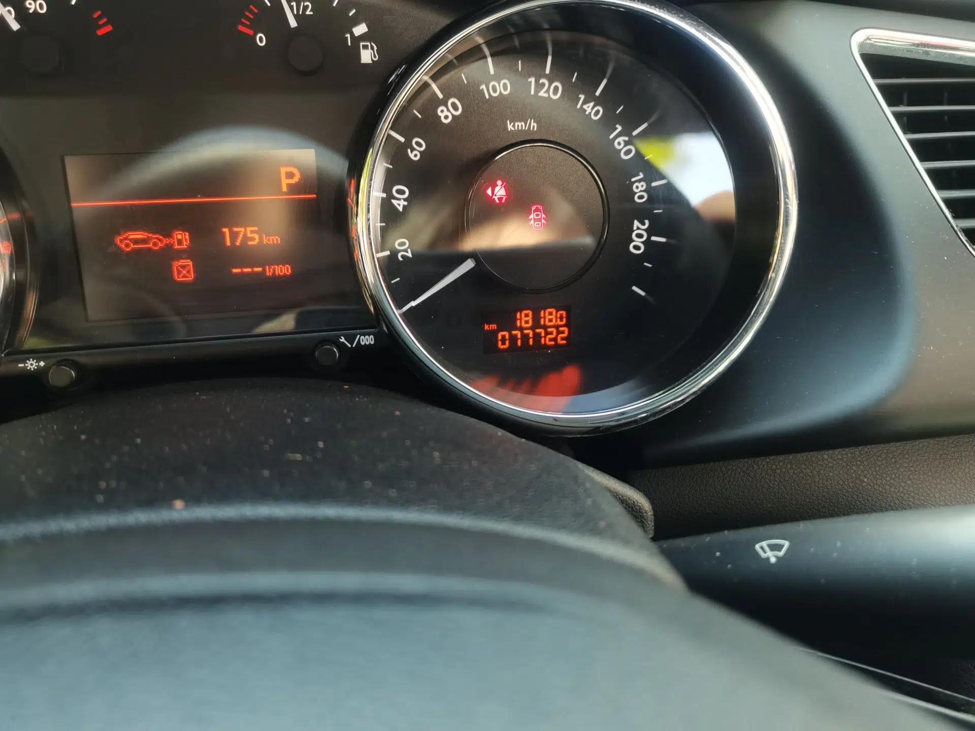 Peugeot 3008 2015 2.0L Automatic Trend Edition — миниатюра 13