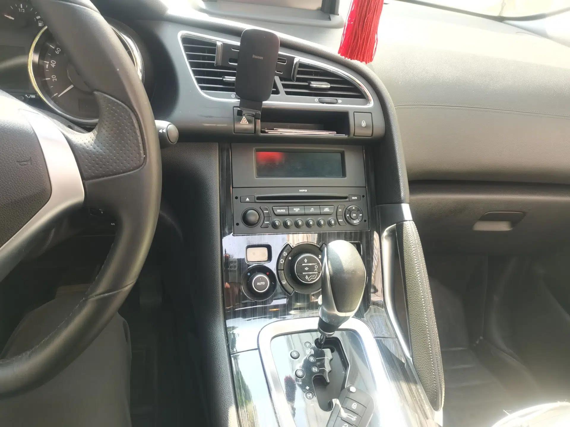 Peugeot 3008 2015 2.0L Automatic Trend Edition — миниатюра 14