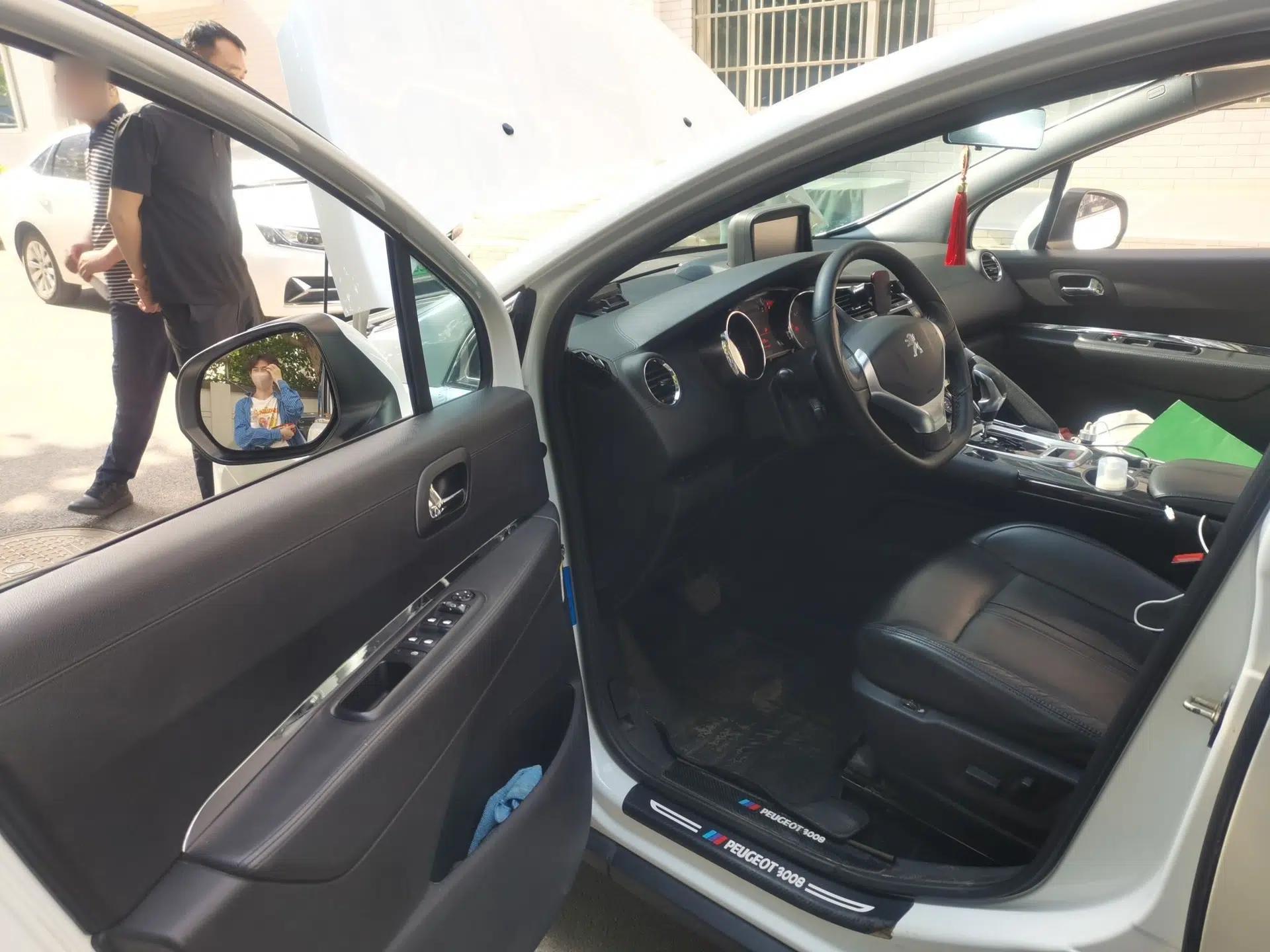 Peugeot 3008 2015 2.0L Automatic Trend Edition — миниатюра 17