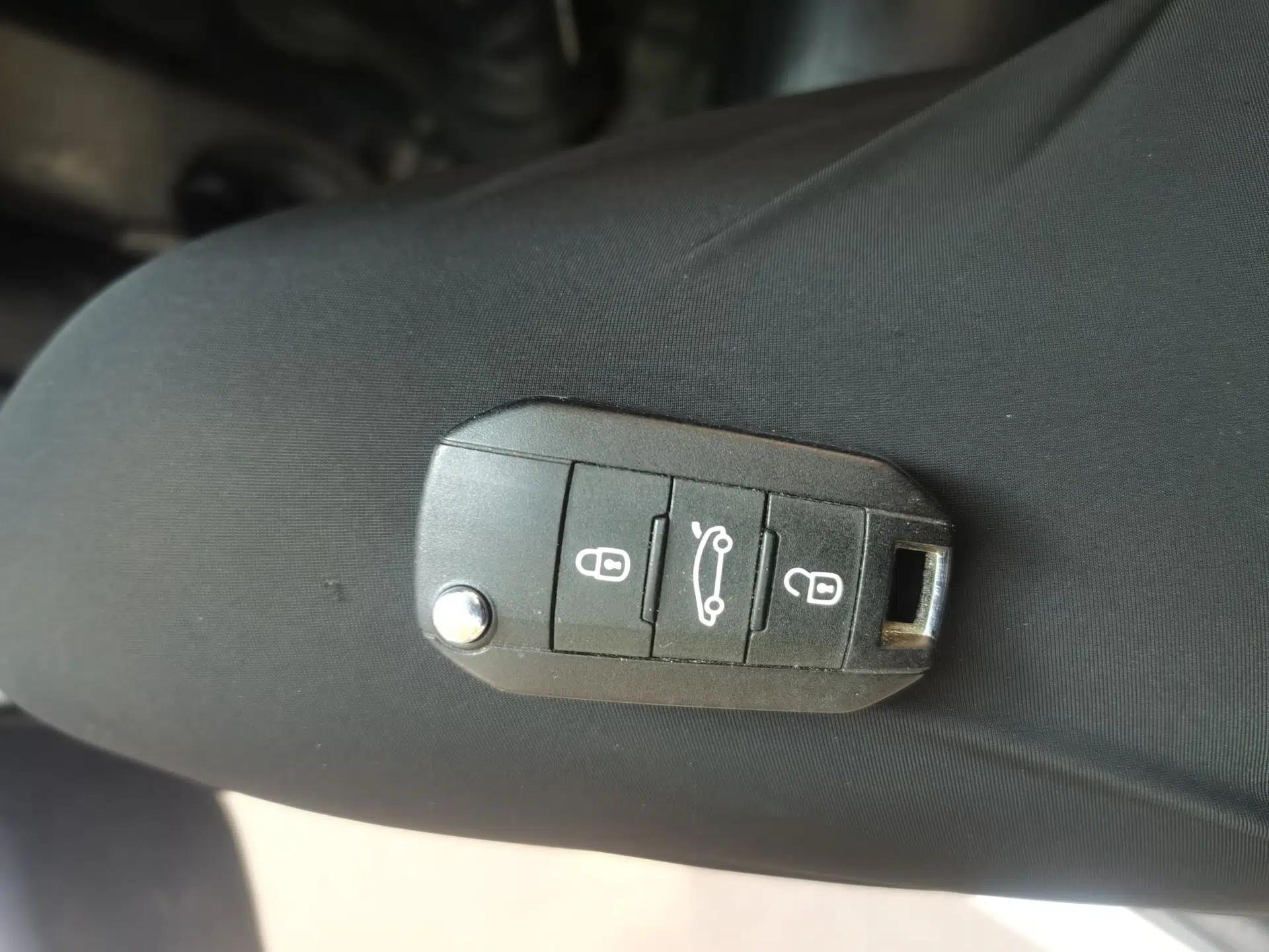 Peugeot 3008 2015 2.0L Automatic Trend Edition — миниатюра 9