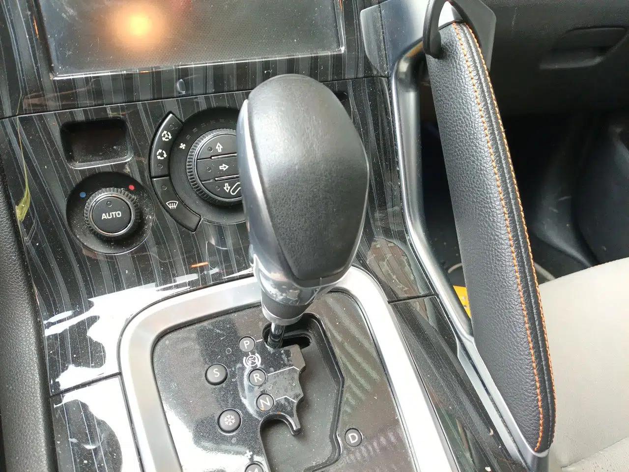 Peugeot 3008 2015 1.6THP Automatic Prestige Edition — миниатюра 13