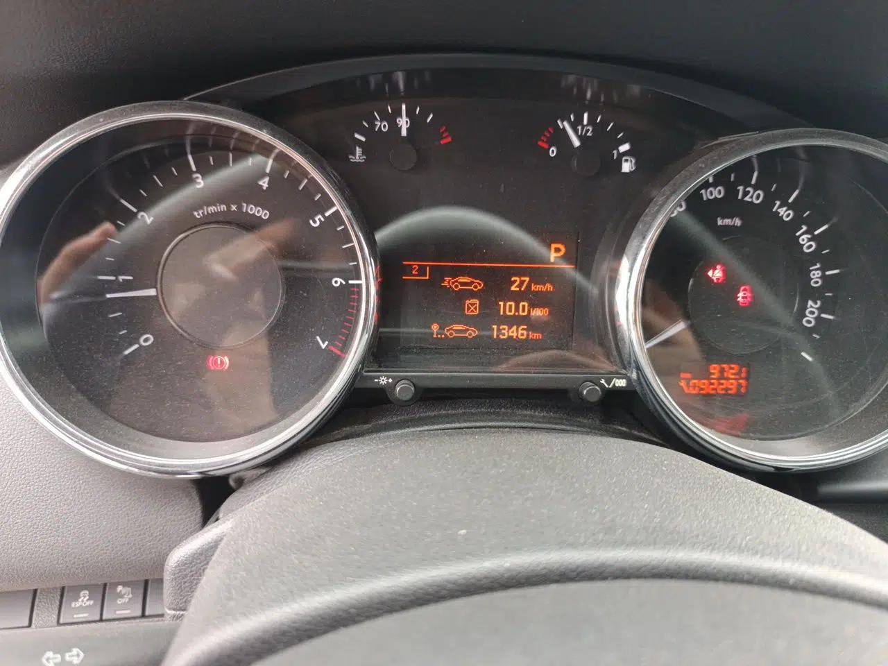 Peugeot 3008 2013 2.0L Automatic Classic Edition — миниатюра 12