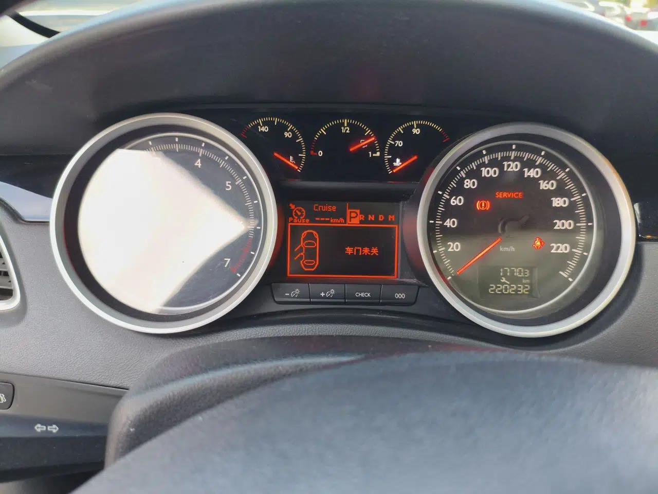 Peugeot 508 2012 2.0L Automatic Smart Enjoyment Version — миниатюра 12