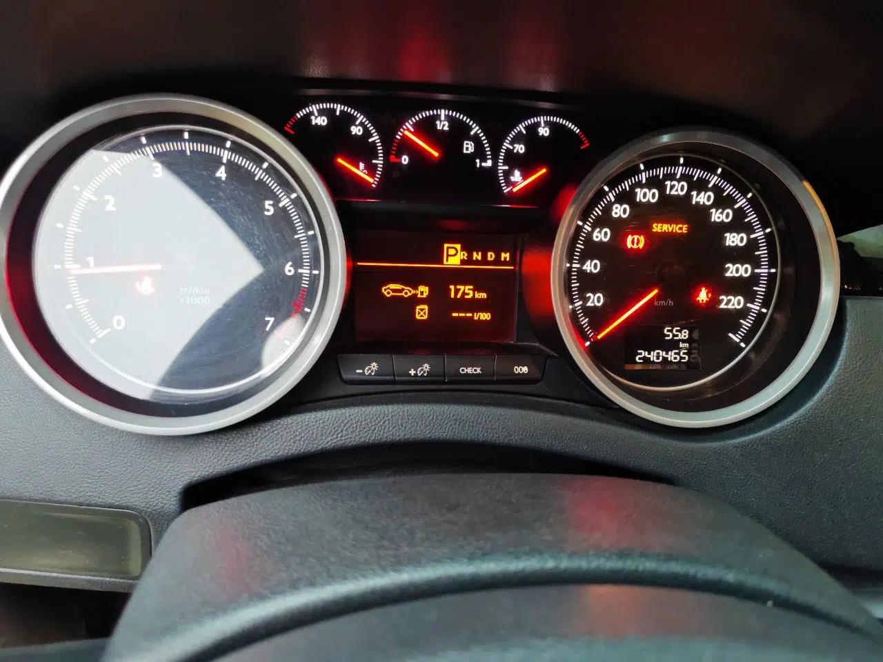 Peugeot 508 2012 2.0L Automatic Classic Edition — миниатюра 12