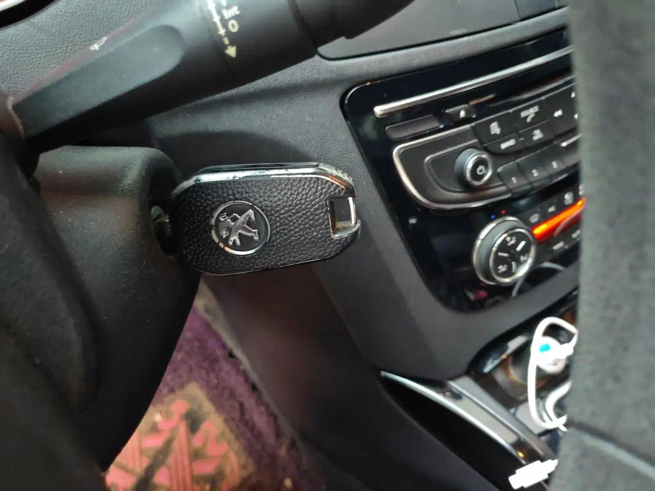 Peugeot 508 2012 2.0L Automatic Classic Edition — миниатюра 9