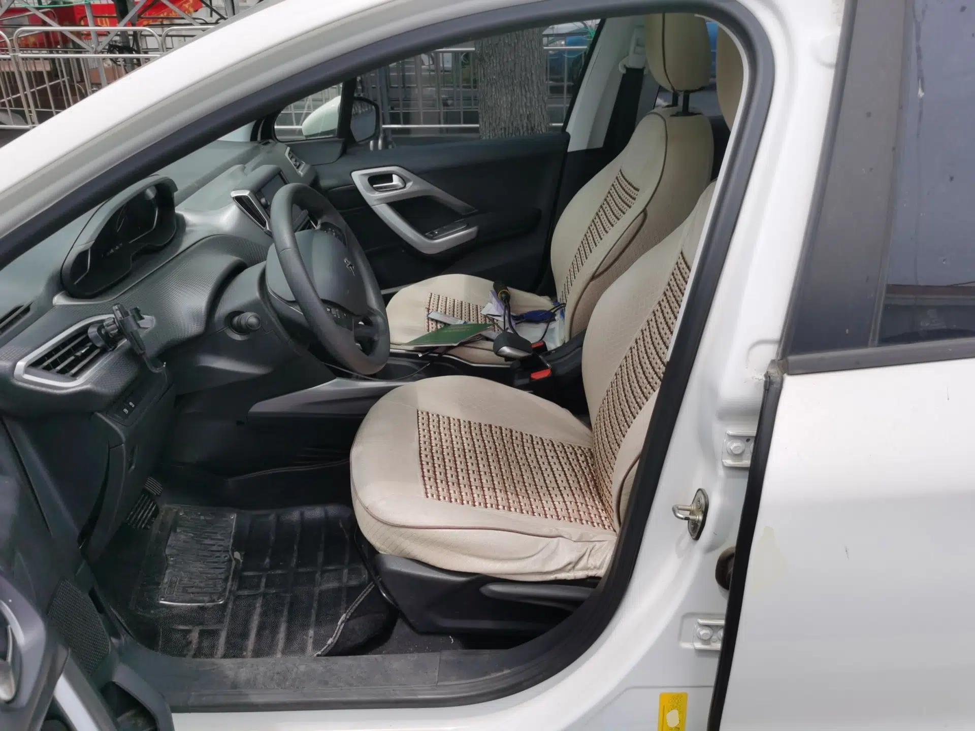 Peugeot 2008 2015 1.6THP Automatic Fashion Edition — миниатюра 12
