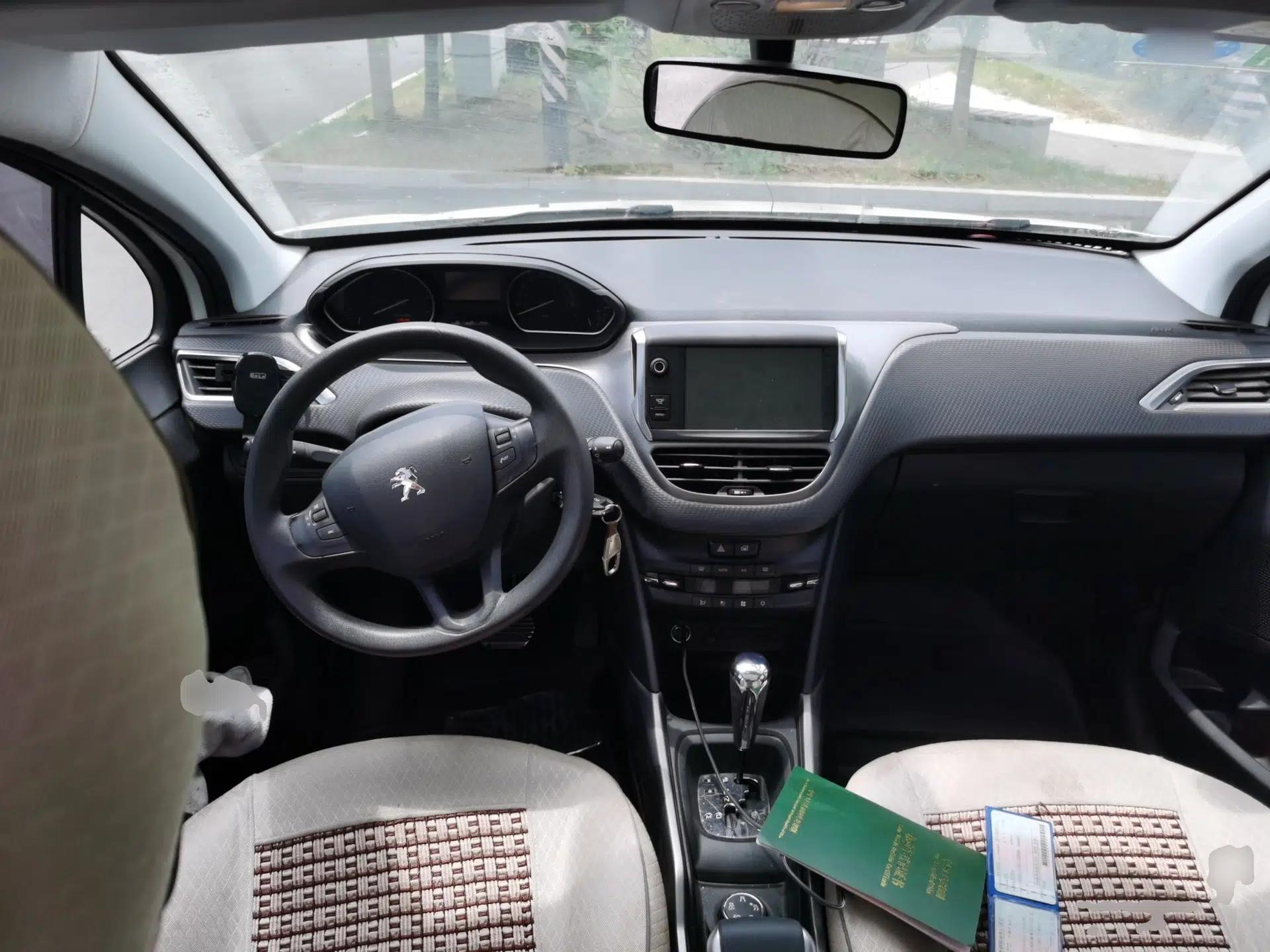 Peugeot 2008 2015 1.6THP Automatic Fashion Edition — миниатюра 6