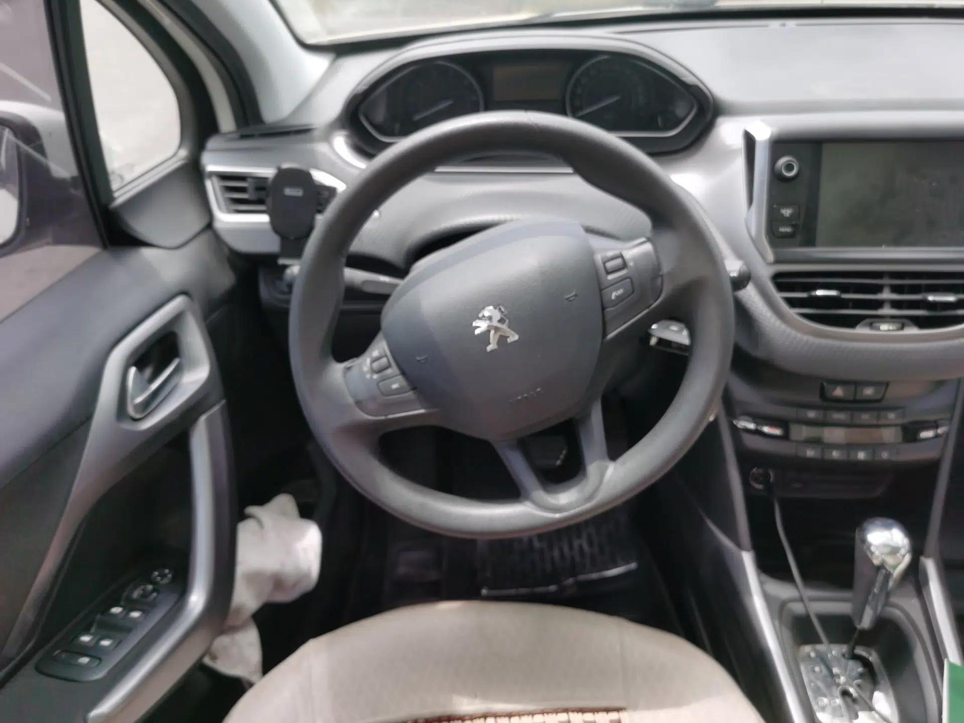Peugeot 2008 2015 1.6THP Automatic Fashion Edition — миниатюра 7
