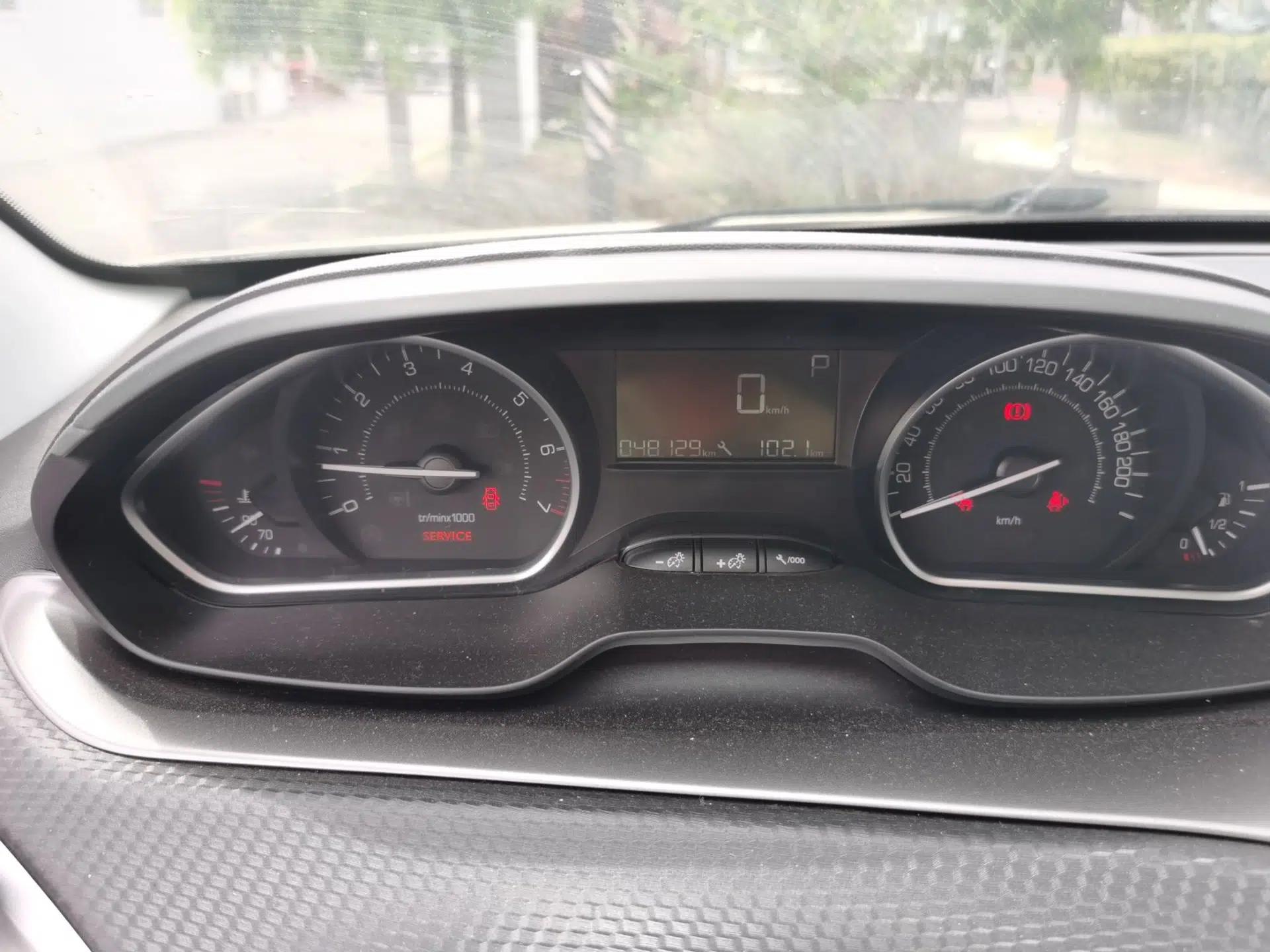 Peugeot 2008 2015 1.6THP Automatic Fashion Edition — миниатюра 9