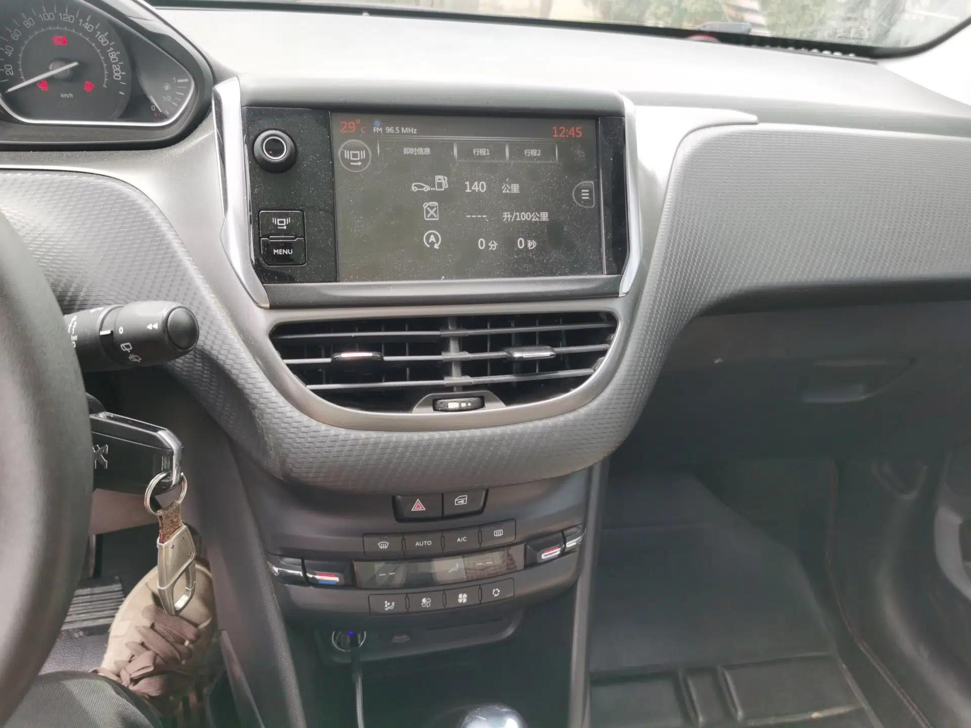 Peugeot 2008 2015 1.6THP Automatic Fashion Edition — миниатюра 10