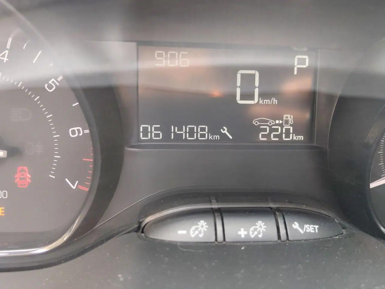 Peugeot 2008 2014 1.6L Automatic Trend Edition — миниатюра 11