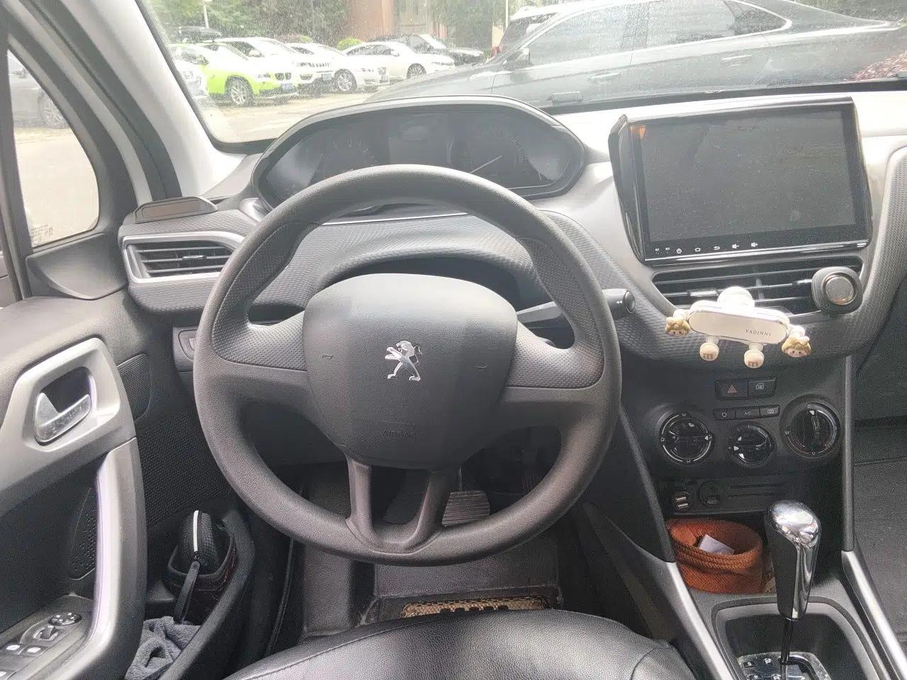 Peugeot 2008 2014 1.6L Automatic Trend Edition — миниатюра 9