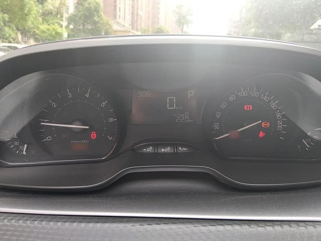Peugeot 2008 2014 1.6L Automatic Trend Edition — миниатюра 10