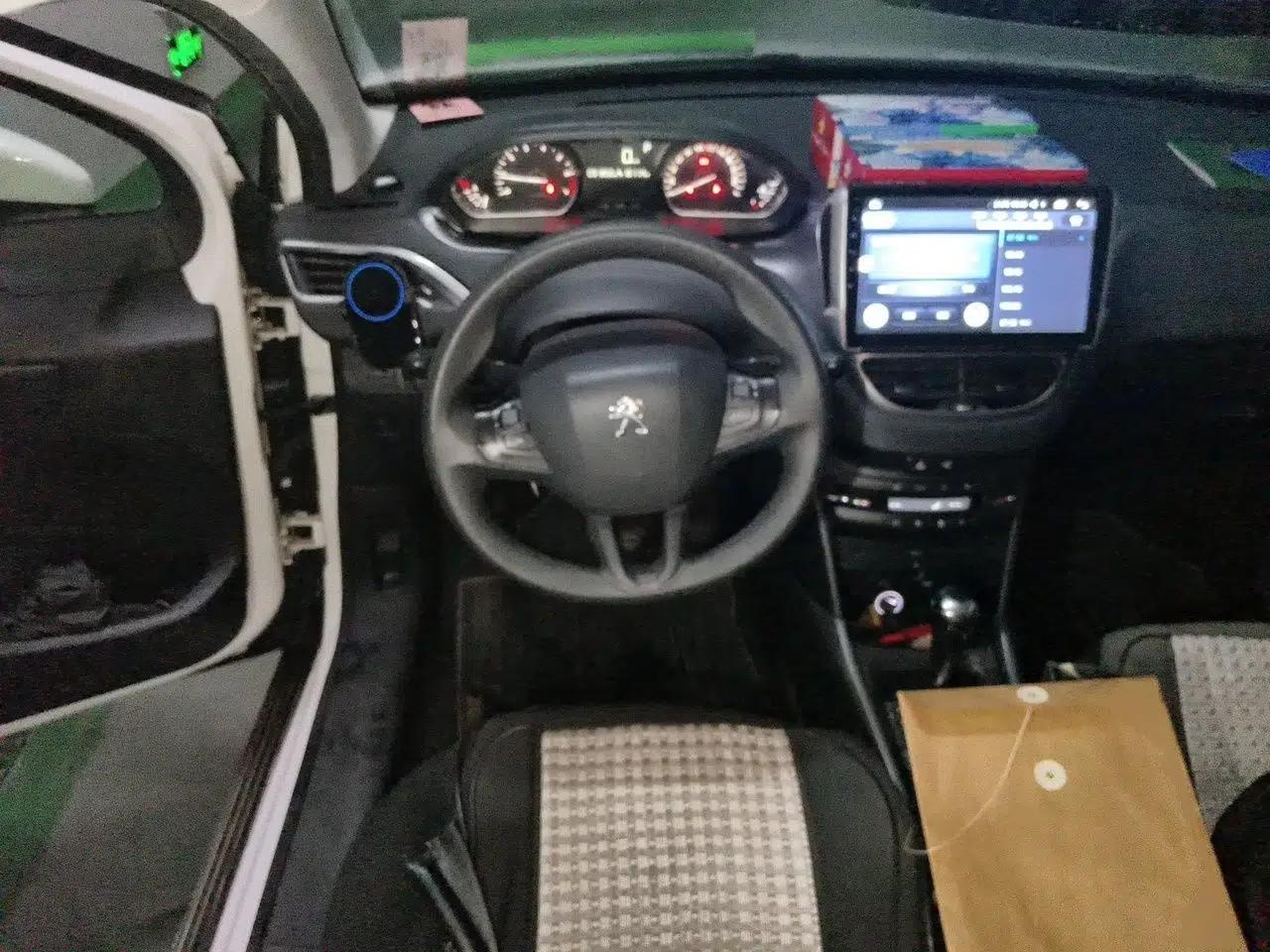 Peugeot 2008 2014 1.6L Automatic Fashion Edition — миниатюра 11