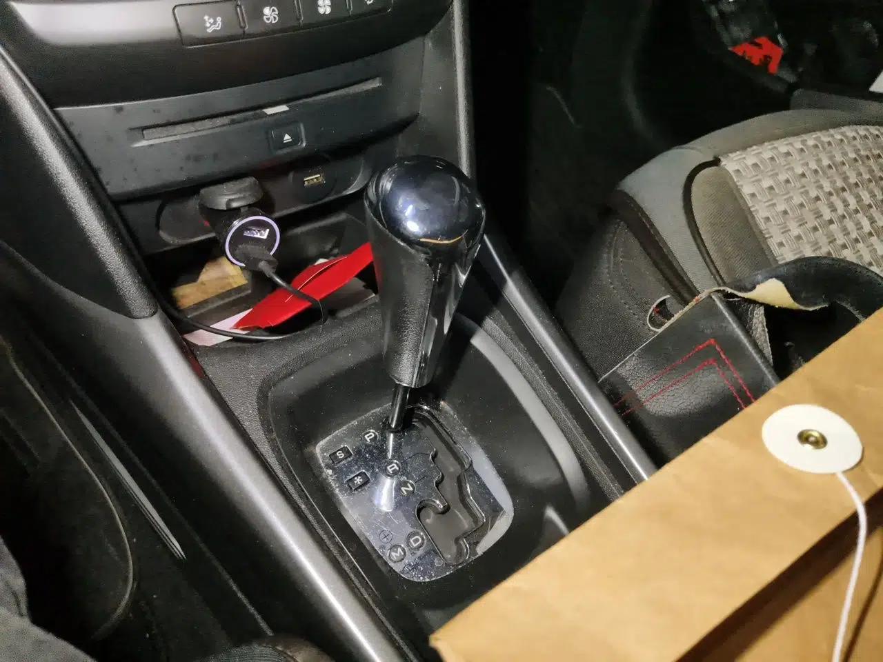 Peugeot 2008 2014 1.6L Automatic Fashion Edition — миниатюра 15