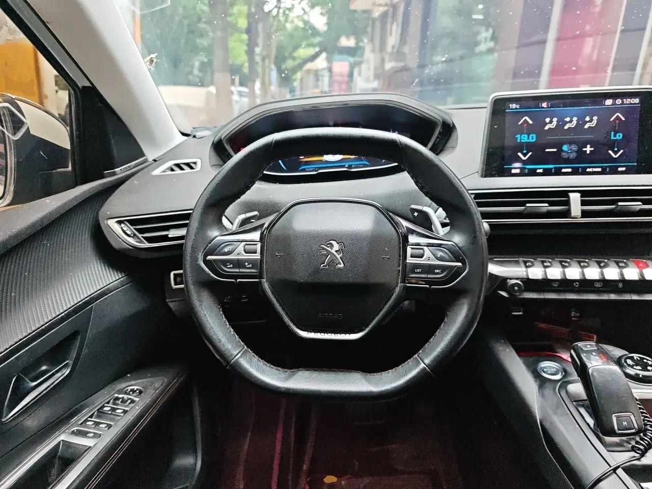 Peugeot 5008 2017 350THP 7-Seater Elite Edition — миниатюра 11