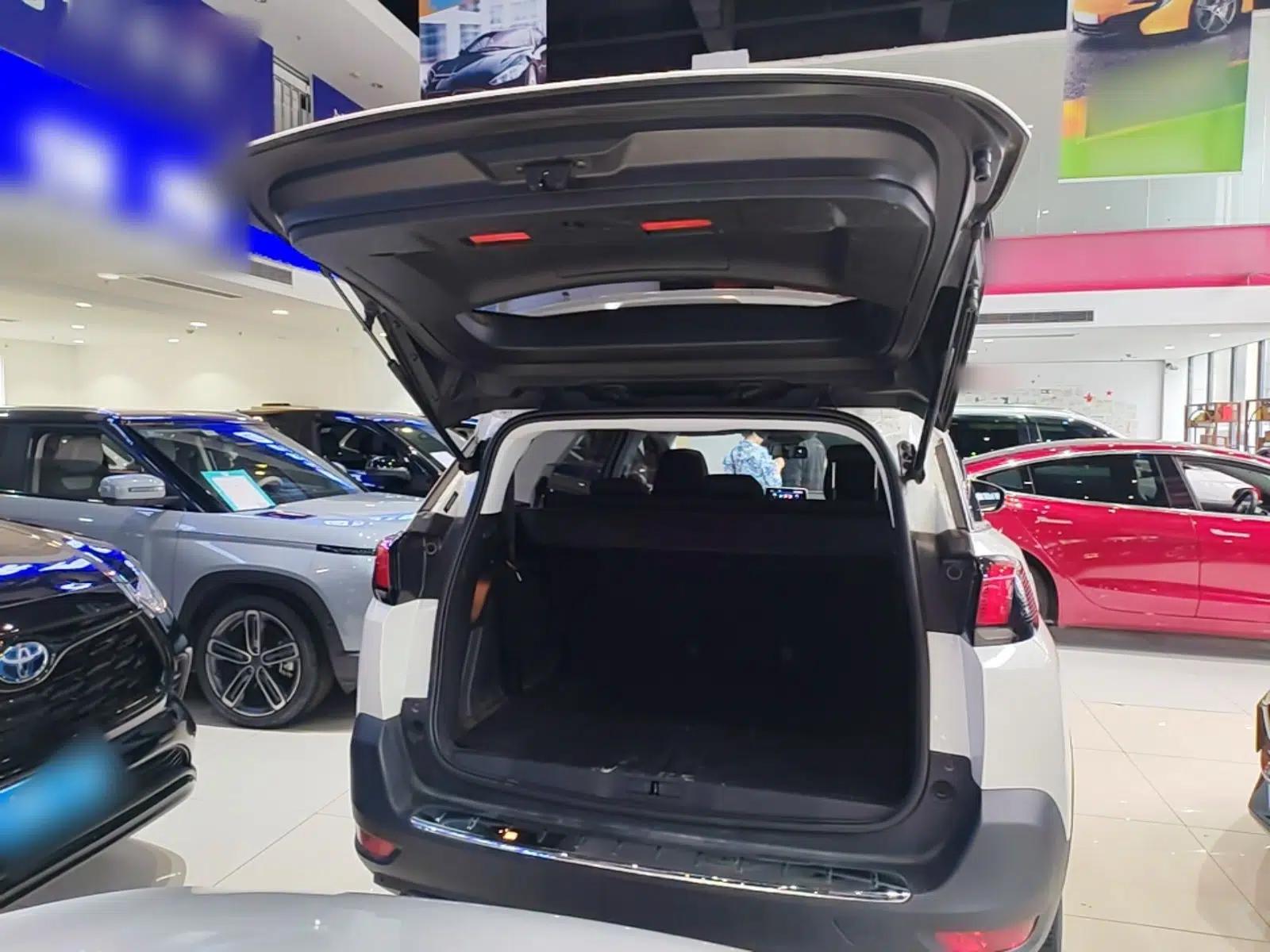 Peugeot 5008 2017 380THP 7-Seater Elite Edition — миниатюра 22