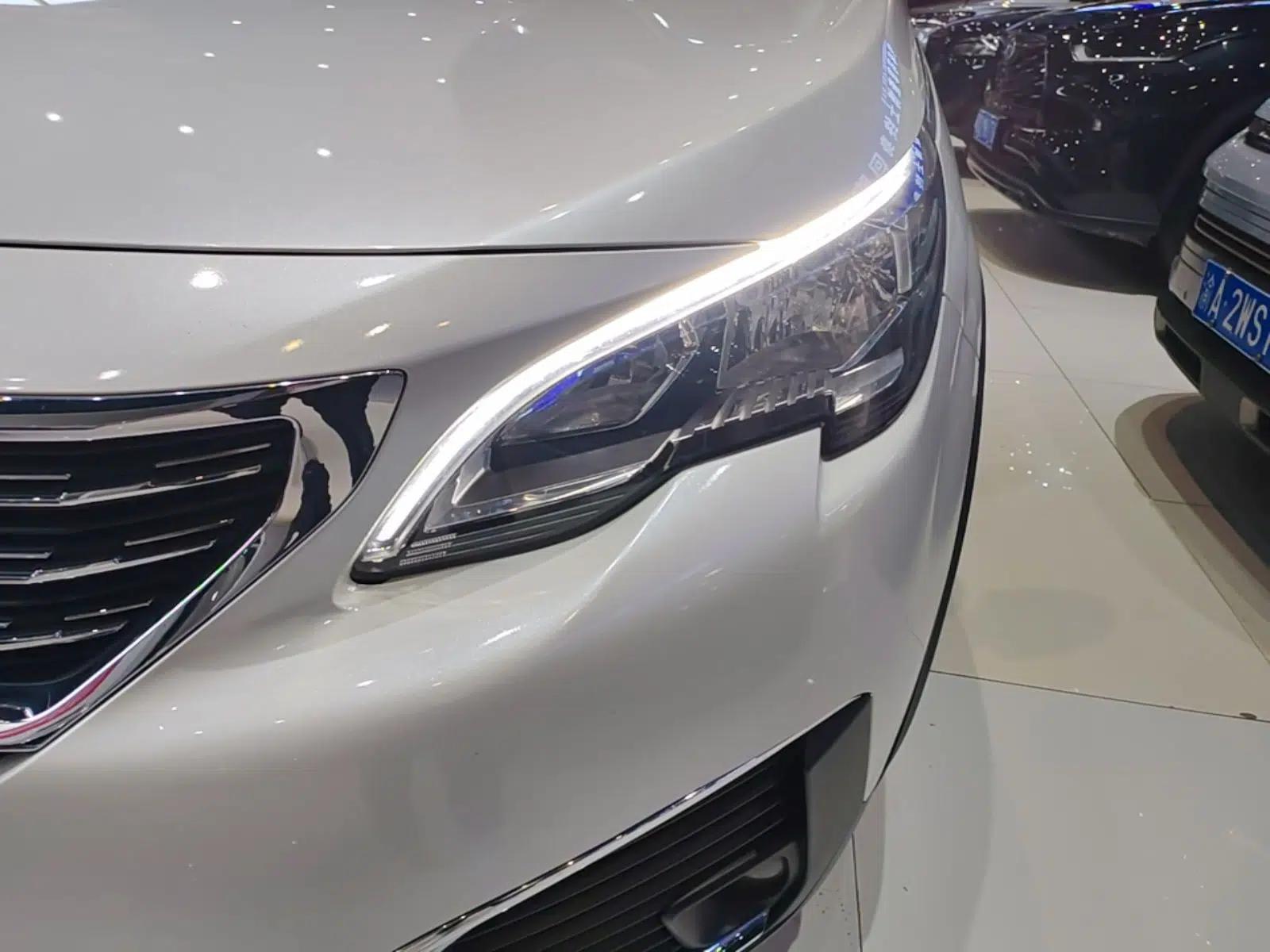 Peugeot 5008 2017 380THP 7-Seater Elite Edition — миниатюра 9