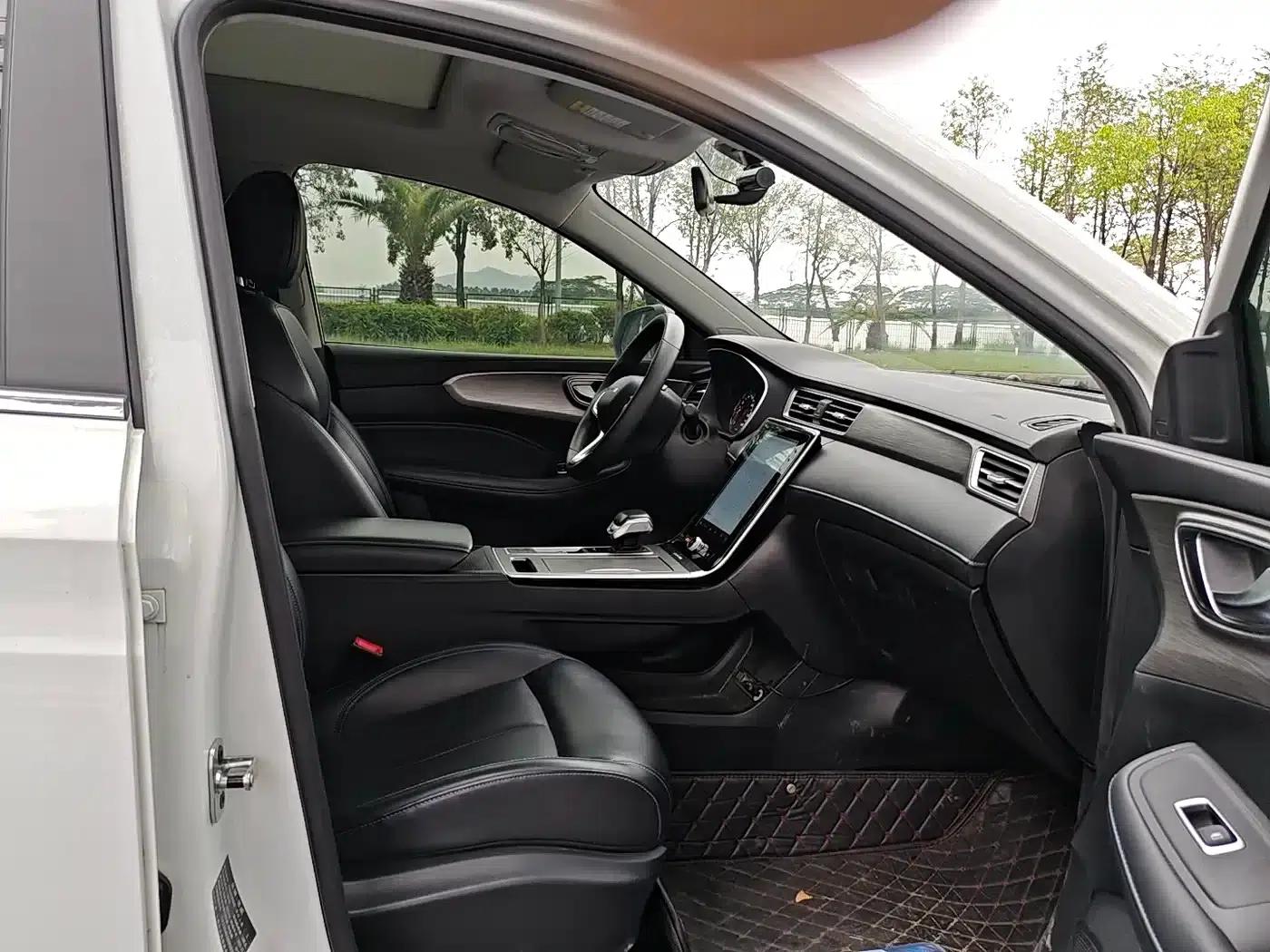 Roewe RX5 2022 330TGI Automatic National Trend Edition — миниатюра 8