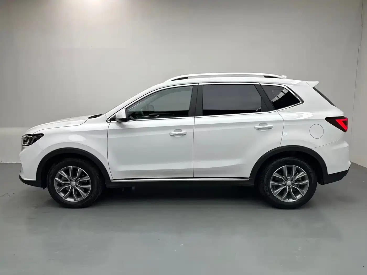 Roewe RX5 2023 PLUS 330TGI Automatic Trendsetting Smart Edition — миниатюра 3