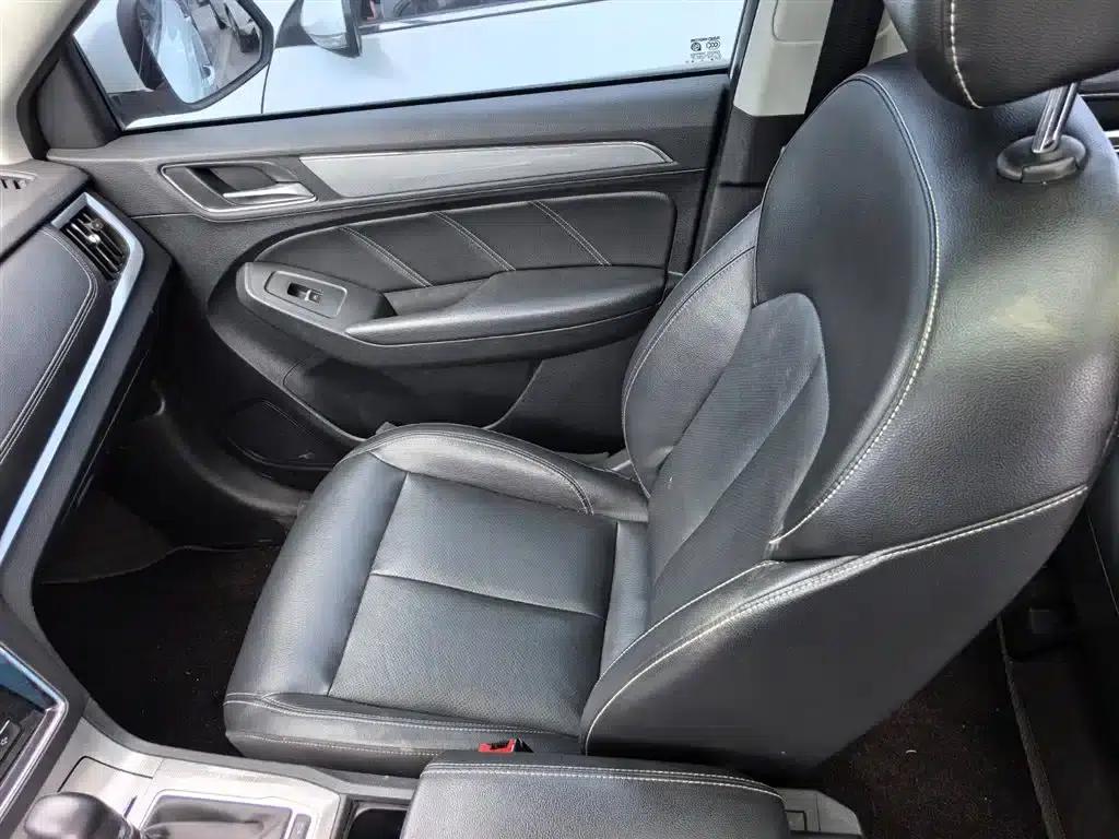 Roewe RX5 2016 30T 2WD Automatic Internet Smart Edition — миниатюра 12