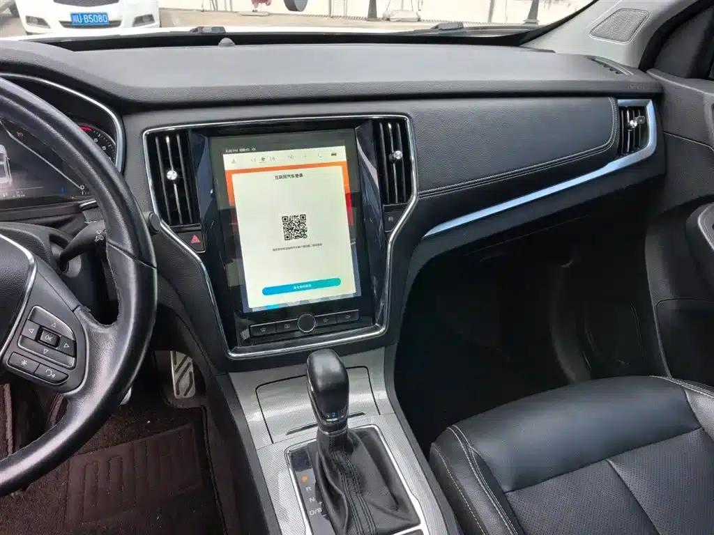 Roewe RX5 2016 30T 2WD Automatic Internet Smart Edition — миниатюра 14