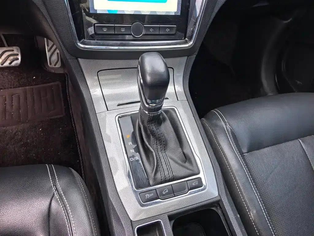 Roewe RX5 2016 30T 2WD Automatic Internet Smart Edition — миниатюра 15