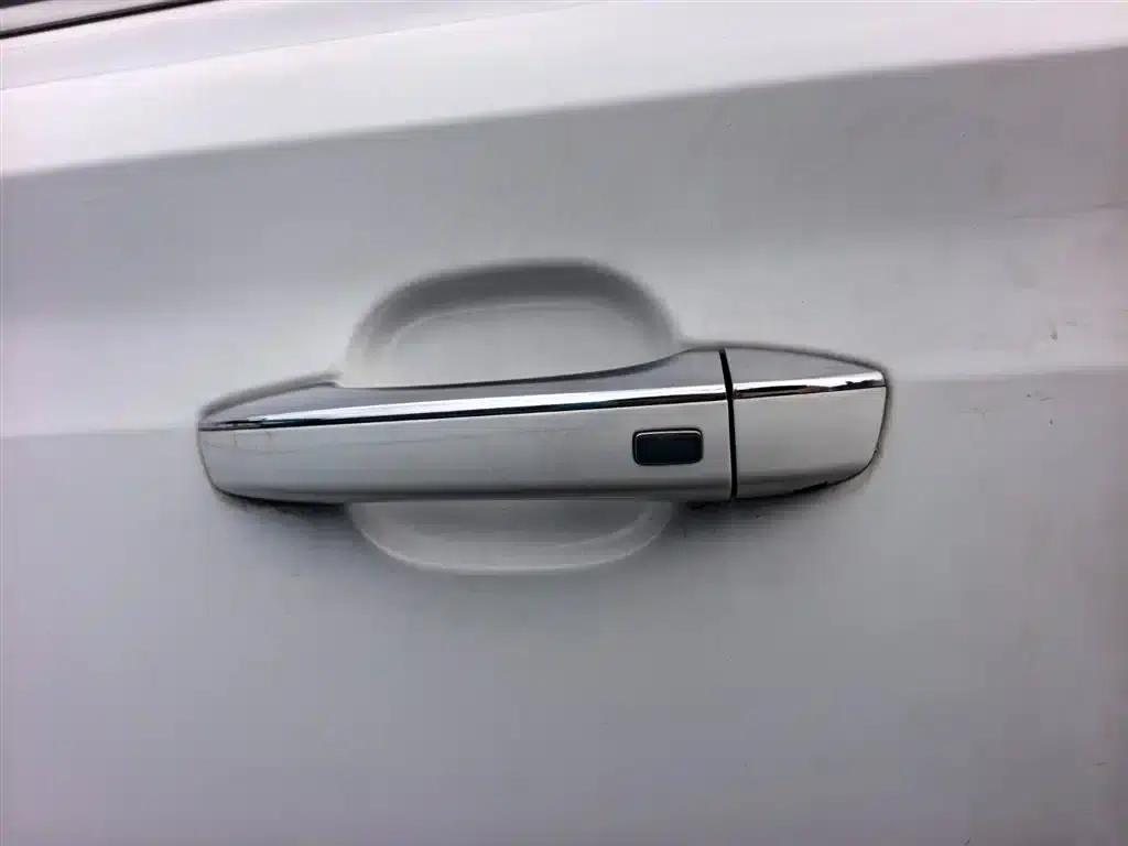 Roewe RX5 2016 30T 2WD Automatic Internet Smart Edition — миниатюра 7