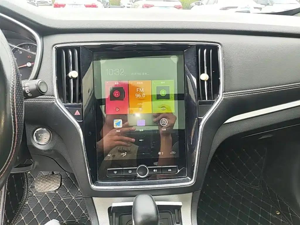 Roewe RX5 2020 20T Automatic 4G Connected Million Edition — миниатюра 13