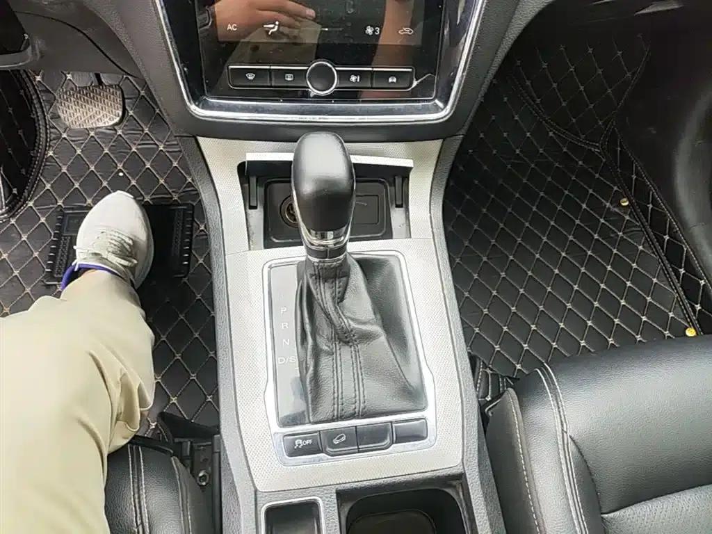Roewe RX5 2020 20T Automatic 4G Connected Million Edition — миниатюра 14