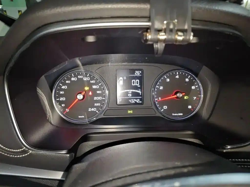 Roewe RX5 2016 20T Two-Wheel Drive Automatic Internet Smart Edition — миниатюра 4