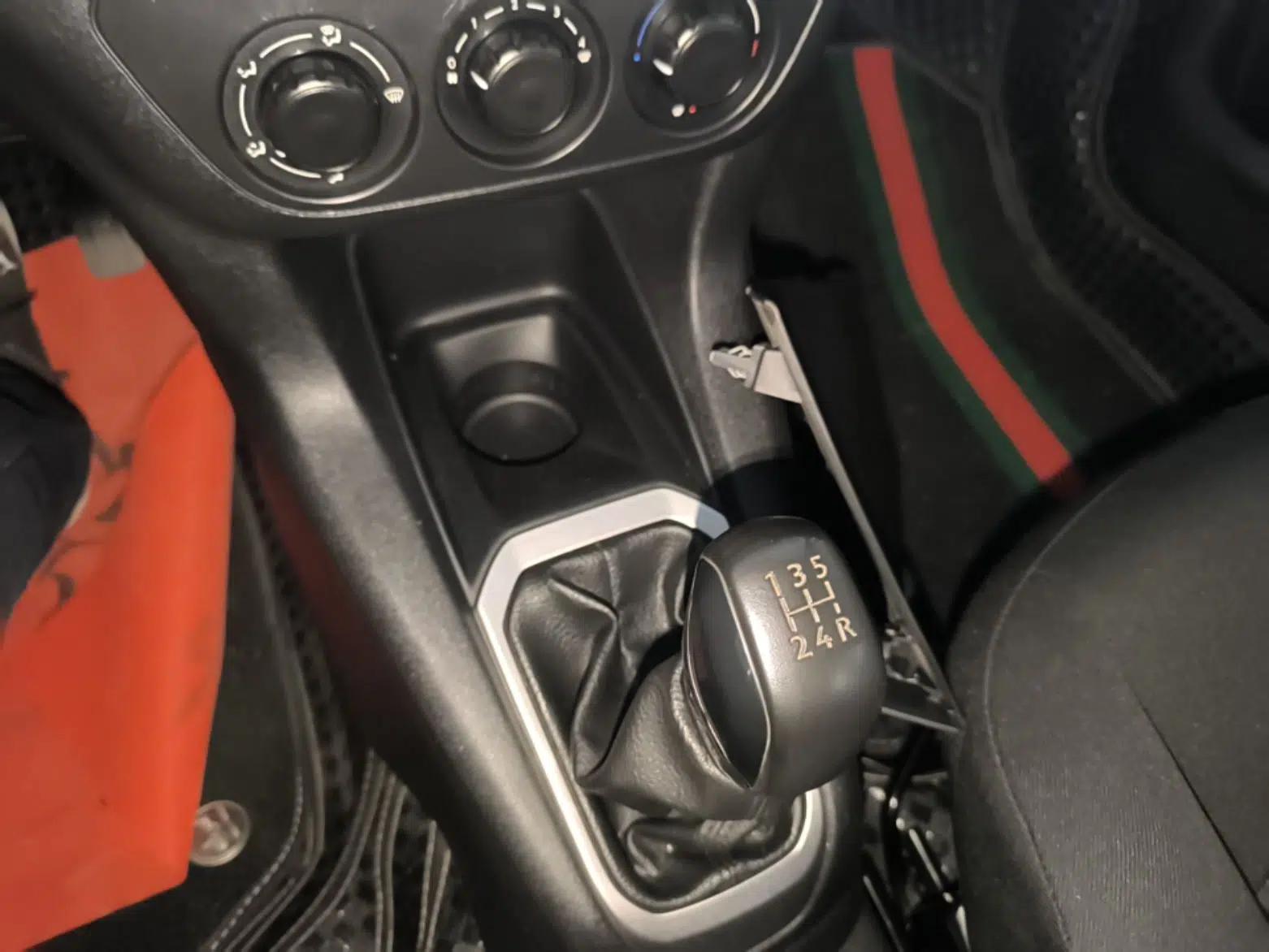 Peugeot 301 2016 1.6L Manual Comfort Edition — миниатюра 17