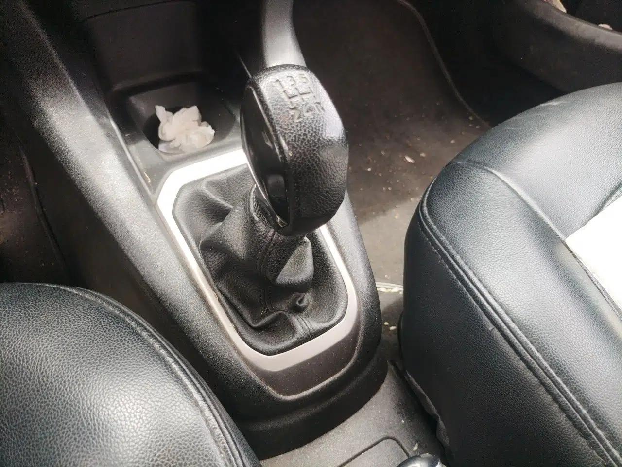Peugeot 301 2016 1.6L Manual Comfort Edition — миниатюра 15