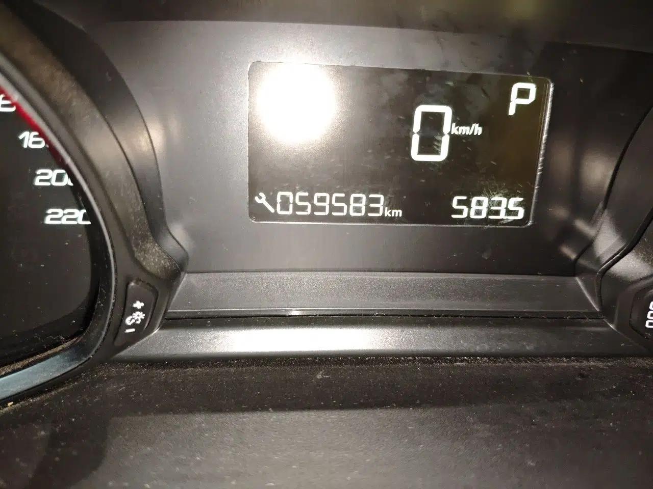 Peugeot 308S 2015 1.2T Automatic Jingchi Edition — миниатюра 13
