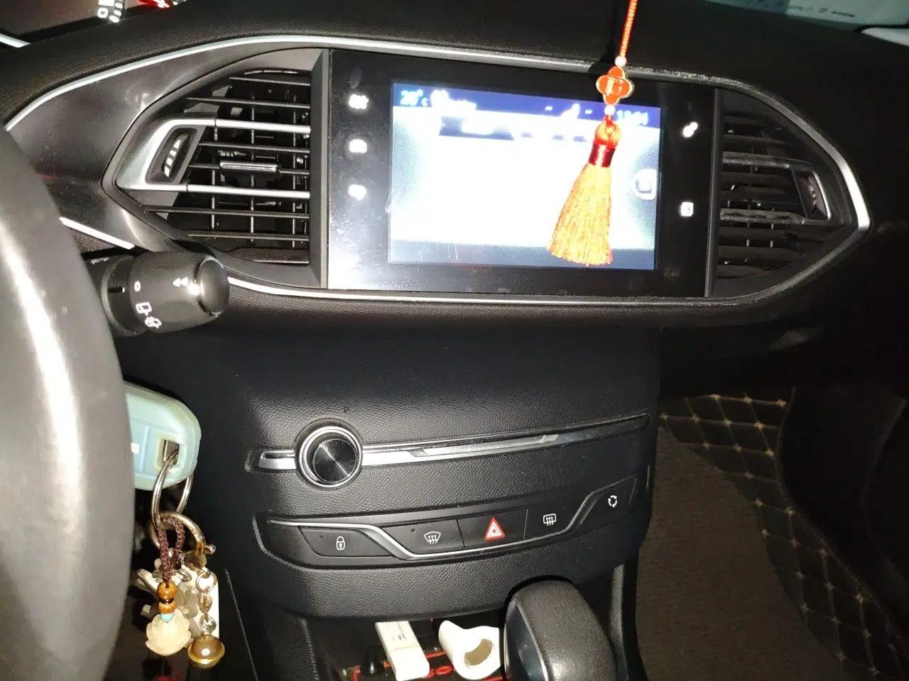 Peugeot 308S 2015 1.2T Automatic Jingchi Edition — миниатюра 14
